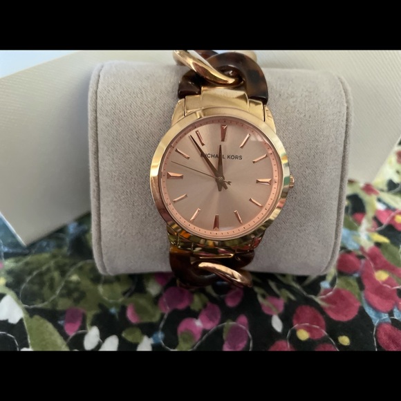 Michael Kors Rose Gold & Tortoise Chain Link Watch - Picture 4 of 6